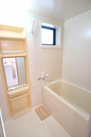 メゾンフレールの浴室|参考、同建物・反転間取りの号室