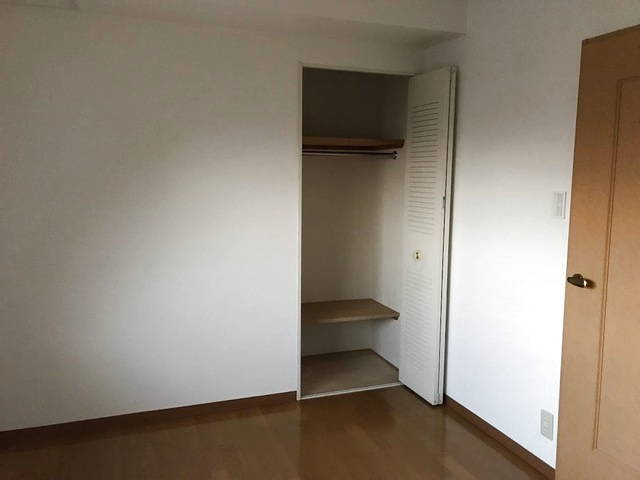 ヒルシュガッセの洋室