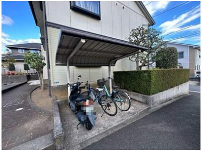 【その他共用部分】 | フレマリール仲町台弐番館 | 屋根付きの駐輪場で雨が降っても大切な自転車が濡れなくてすみますね♪荷物が重いときに自転車があれば助かりますね！