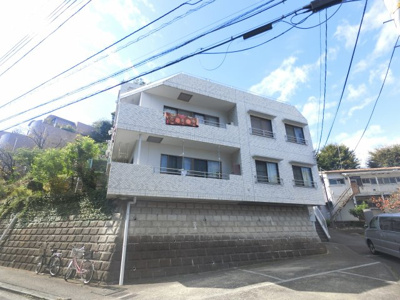 【外観】 | 第二永田町タウンハウス | 京急線「井土ヶ谷」駅徒歩15分、閑静な住宅街に立地。
