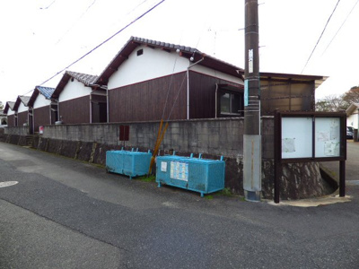 【外観】 | 文京台３丁目貸家 | 建物裏にゴミ置き場があり、便利です。