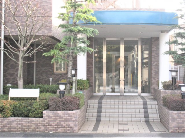 船橋市前原東１丁目の賃貸マンションのエントランス