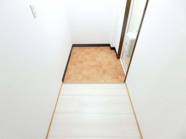 栄町ハイツの玄関