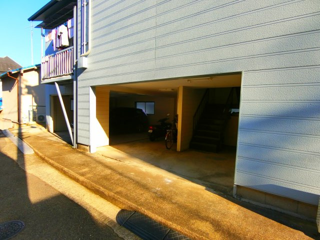 栄町ハイツのエントランス