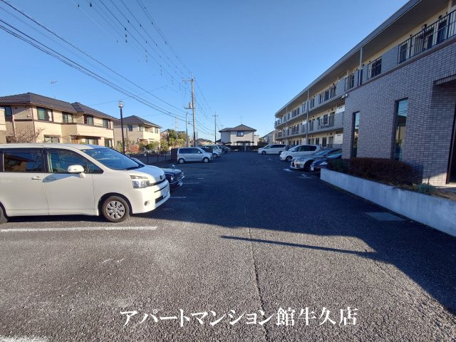 ハイツサンパークの駐車場