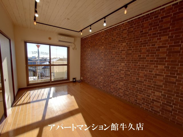 ハイツサンパークの居間・リビング