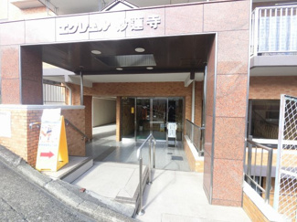 【エントランス】 | JR横浜線「大口」駅徒歩10分、東急東横線「妙蓮寺」駅徒歩12分
JR京浜東北線「新子安」駅徒歩25分。