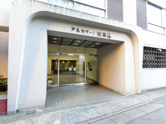 【エントランス】 | 都営浅草線「馬込」駅徒歩3分と好立地。
忙しい朝が助かる立地、暮らしにゆとりが生まれます。