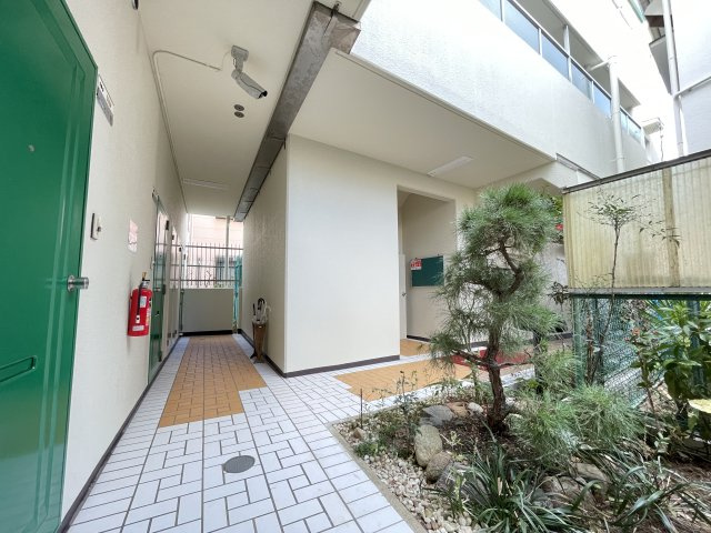 中野パレスのエントランス