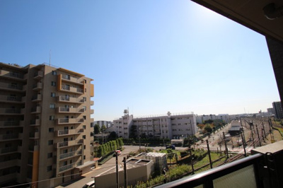 【展望】 | ベルドゥム―ル海老名弐番館5階　2SＬＤＫリフォーム済みマンション【仲介手数料無料】 | 5階部分　全面に遮るものがなく眺望良好です♪