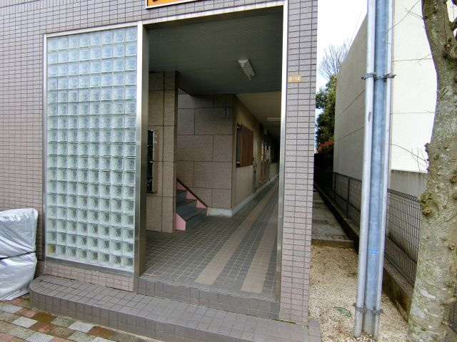 シャルム西之山のエントランス
