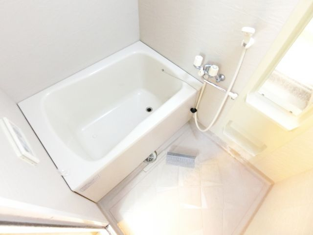 シャルム西之山の浴室
