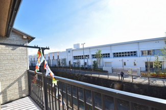 【展望】 | バルコニーからは開放的な景色が眺められます。