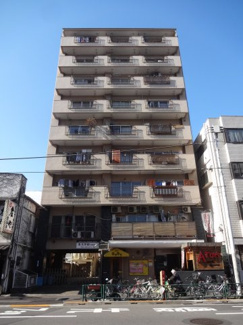 【外観】 | 鶯谷マンション　鶯谷駅から徒歩５分の好立地！鉄骨鉄筋コンクリート造の分譲タイプマンション！スーパーなど近くで買い物便利！尾竹橋通り沿いで夜道も安心！