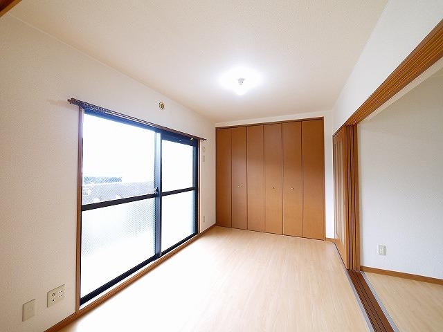 フルーエントⅣの洋室|ゆったりした子供部屋です