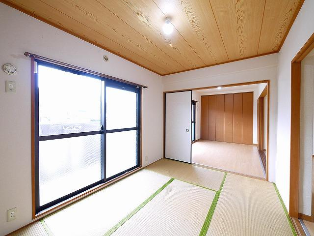 フルーエントⅣの和室|和室ならではの温かな和の空間で寛ぎの時間を過ごせます