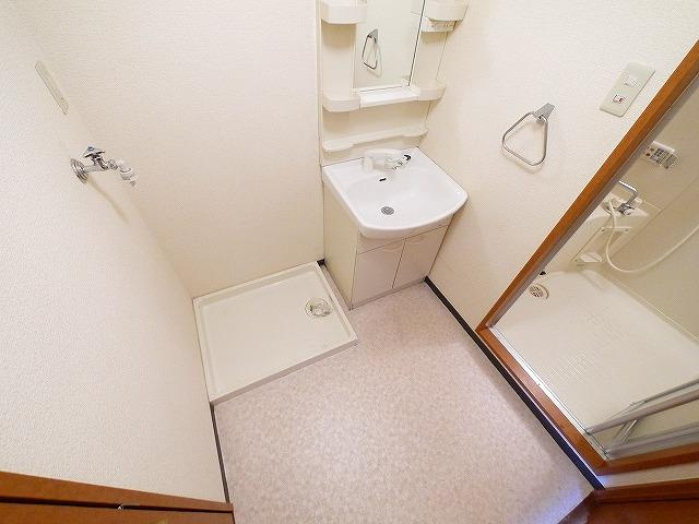 フルーエントⅣの洗面所|明るい洗面所です