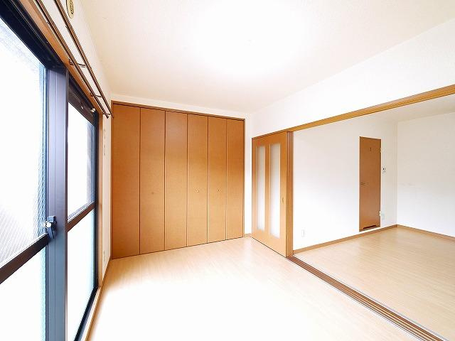 フルーエントⅣの洋室|落ち着いた色調の洋室です