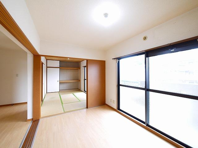 フルーエントⅣの洋室|明るい洋室です