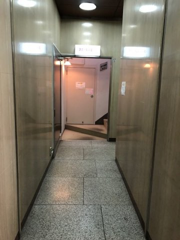 中島商事ビルのロビー