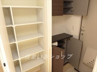 広島市安佐北区深川３丁目のアパートの玄関|玄関収納とシューズボックス
