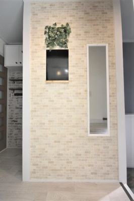 【内装】 | エアリス・横浜 | エアリス・横浜　　廊下には、ミラーと伝言板（黒板）を設置しました♪