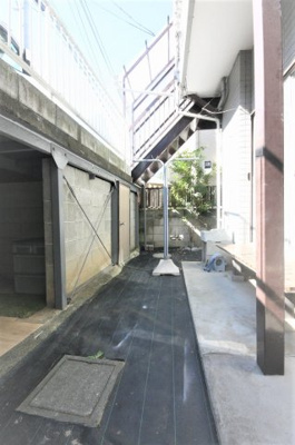 【バルコニー】 | エアリス・横浜 | エアリス・横浜　　　物干しスタンドがあります。お洗濯物もポッカポカになりますね♪