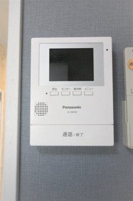 【セキュリティ】 | エアリス・横浜 | エアリス・横浜　　　宅内にて来訪者を確認できます！ＴＶモニターホン付きです♪