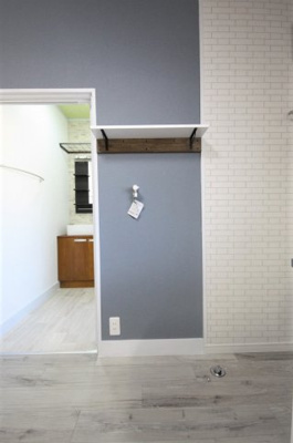 【設備】 | エアリス・横浜 | エアリス・横浜　　　室内洗濯機置き場です♪　その横には便利な勝手口もあります♪