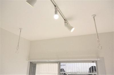 【設備】 | エアリス・横浜 | エアリス・横浜　　　1階洋室には室内物干し機がありますので、便利ですよ♪