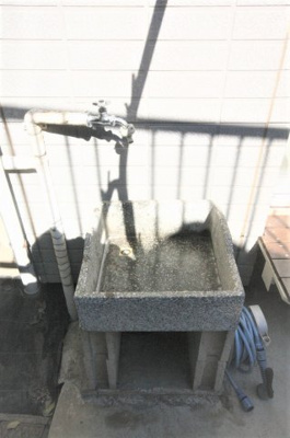 【設備】 | エアリス・横浜 | エアリス・横浜　　　さすが元戸建です！便利な外水栓です！