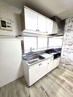 【キッチン】 | エアリス・横浜 | エアリス・横浜　　安心のIHクッキングヒーター。　大きな窓もありますので、便利ですね♪