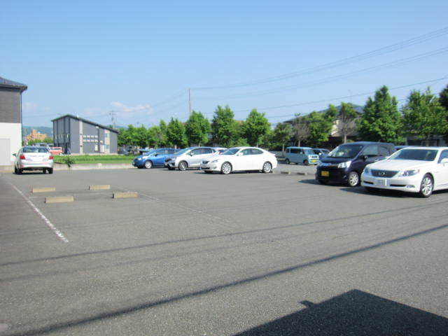 ユーミー・ＹＭＧ津志田の駐車場