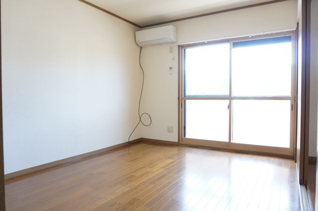 ユーミー・ＹＭＧ津志田の居間・リビング