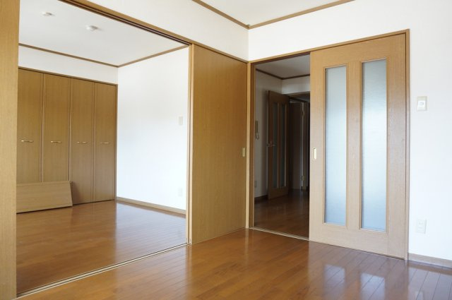 ユーミー・ＹＭＧ津志田の洋室