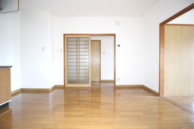 あざみのスクエアの居間・リビング|ゆったりとしたリビングです