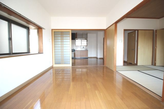 あざみのスクエアの洋室|ゆったりした洋室です