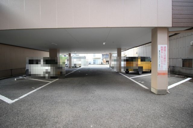 あざみのスクエアの駐車場|駐車スペースもあります