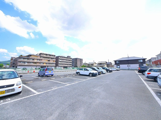 新大宮タカハシ荘の駐車場