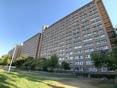 【外観】 | 中津リバーサイドコーポC棟 | この物件はC棟になります。南向きバルコニー／陽当り良好！
９階・１０階部分につき眺望良好！