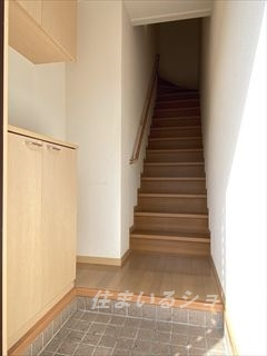 広島市安佐北区三入１丁目のアパートの玄関|シューズボックス