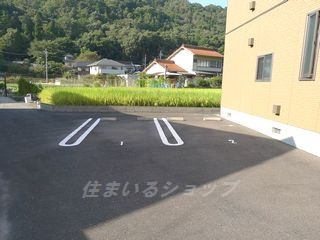 広島市安佐北区三入１丁目のアパートの駐車場