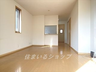 広島市安佐北区三入１丁目のアパートの居間・リビング