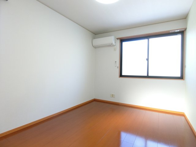 リビングタウン弓ヶ浜G棟の洋室