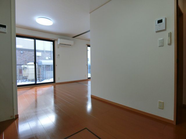 リビングタウン弓ヶ浜G棟の居間・リビング