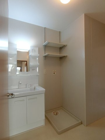 リビングタウン弓ヶ浜G棟の洗面所