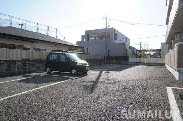 アーバンスペース弓削の駐車場