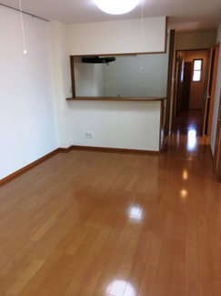 【居間・リビング】 | さくらいマンション石田浜 | こちらのリビングで趣味の時間をお楽しみください