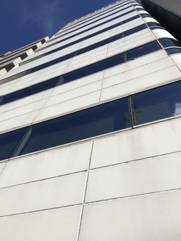 日本工築２号館ビルの外観