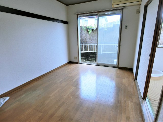 グリーンカサマハイツの洋室